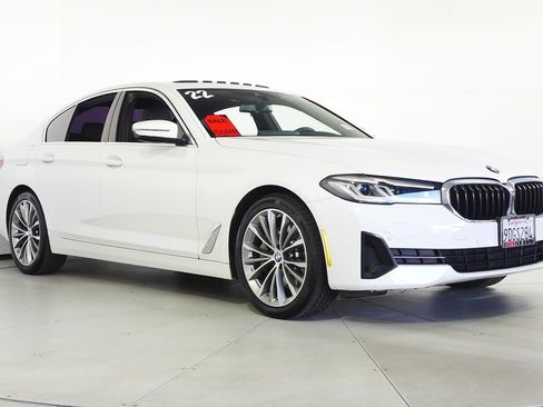 Used 2022 BMW 530i w/ Convenience Package image 4