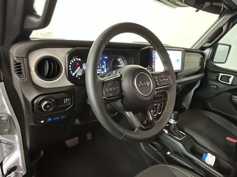 Used 2024 Jeep Wrangler Unlimited AWD/4WD image 12