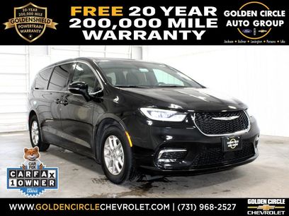 Used 2025 Chrysler Pacifica Select