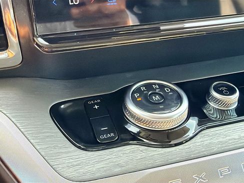 Used 2025 Ford Expedition Max Platinum image 30