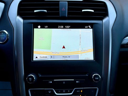 Used 2017 Ford Fusion SE w/ Fusion SE Technology Package image 15