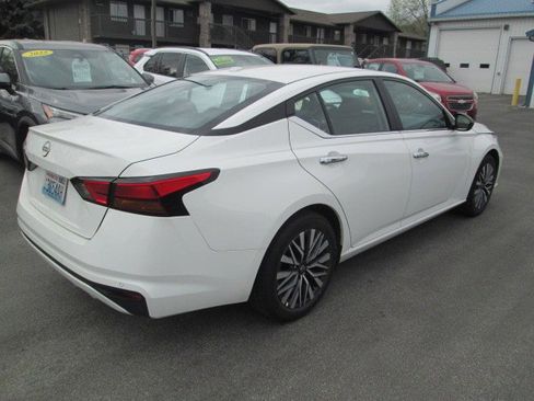 Used 2025 Nissan Altima 2.5 SV FWD image 3