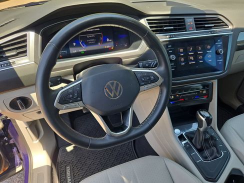 Used 2022 Volkswagen Tiguan SE FWD image 16