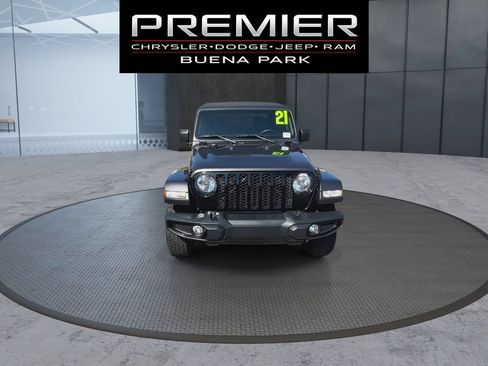 Used 2021 Jeep Gladiator Sport AWD/4WD image 3