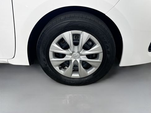 Used 2017 Toyota Corolla L w/ Carpet Mat Package (TMS) FWD image 31