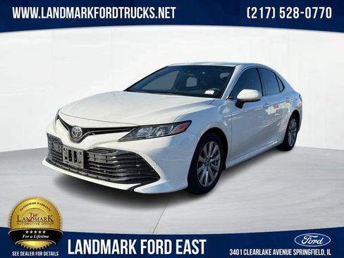 Used 2018 Toyota Camry LE image 1