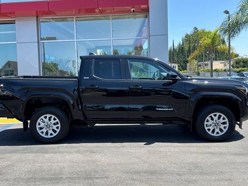 Certified 2024 Toyota Tacoma SR5 AWD/4WD image 4