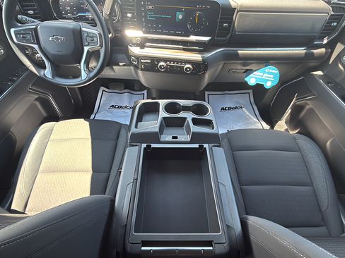 Used 2024 Chevrolet Silverado 1500 RST AWD/4WD image 38