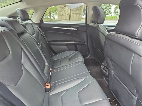 Used 2018 Ford Fusion Titanium AWD/4WD image 16