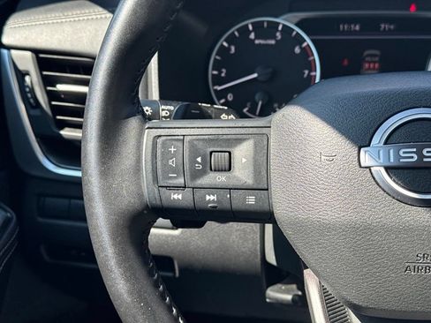 Used 2025 Nissan Rogue SV FWD image 28