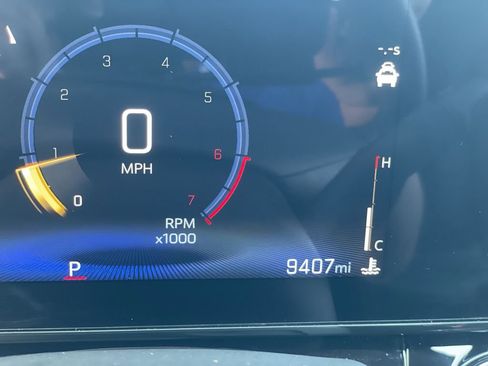Certified 2025 Chevrolet Trax RS w/ Driver Confidence Package FWD image 13