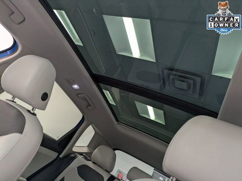 Used 2025 Volkswagen Taos SE w/ Panoramic Sunroof Package AWD/4WD image 25