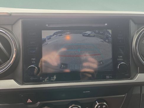 Used 2019 Toyota Tacoma TRD Sport image 14