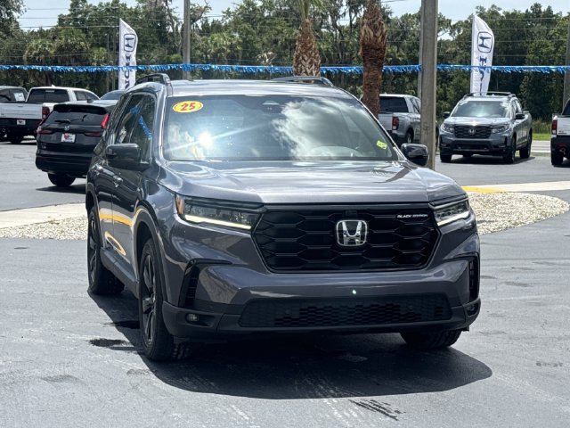 Certified 2025 Honda Pilot Black Edition image 3