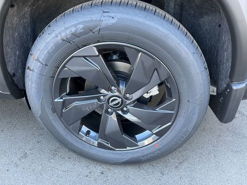 New 2026 Nissan Rogue SV AWD/4WD image 17