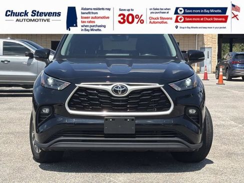Used 2022 Toyota Highlander XLE FWD image 4