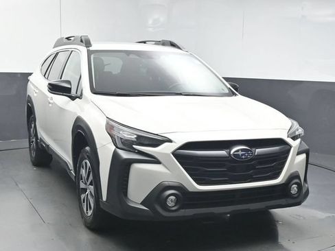 Used 2024 Subaru Outback Premium AWD/4WD image 2