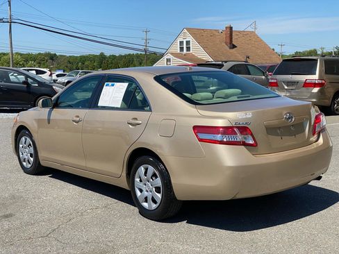 Used 2011 Toyota Camry LE FWD image 2