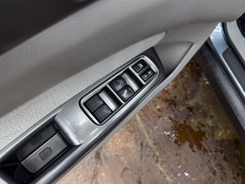 Used 2013 Subaru Forester 2.5X Limited image 13