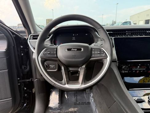 Used 2023 Jeep Grand Cherokee L Limited AWD/4WD image 15