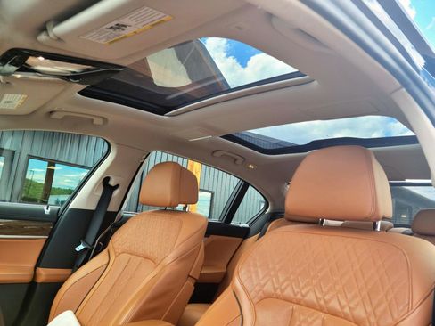 Used 2019 BMW 750i xDrive w/ Executive Package AWD/4WD image 14