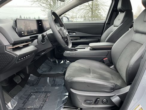 Used 2024 Nissan Ariya AWD image 10