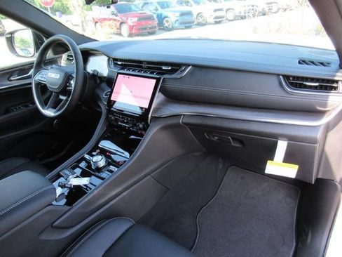 New 2025 Jeep Grand Cherokee Overland w/ Luxury Tech Group IV image 12