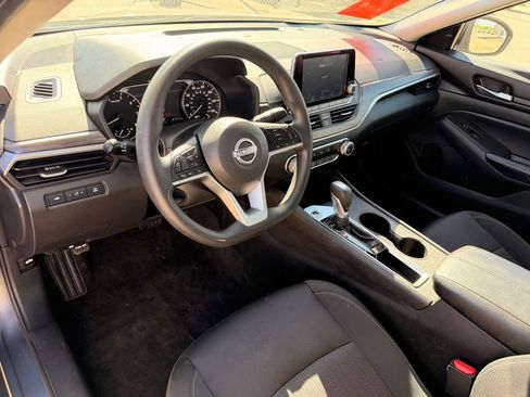 Used 2025 Nissan Altima 2.5 SV image 7