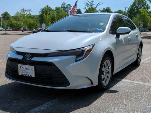 Used 2024 Toyota Corolla LE FWD image 8