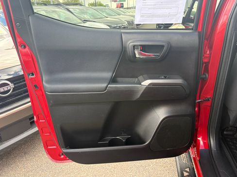 Used 2020 Toyota Tacoma 4x4 Double Cab image 11