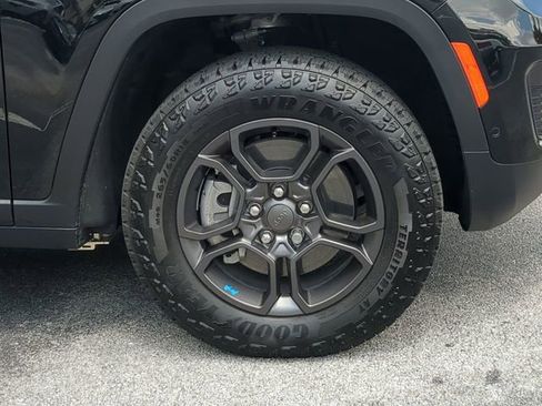 Certified 2025 Jeep Grand Cherokee Trailhawk w/ Advanced Protech Group II AWD/4WD image 11