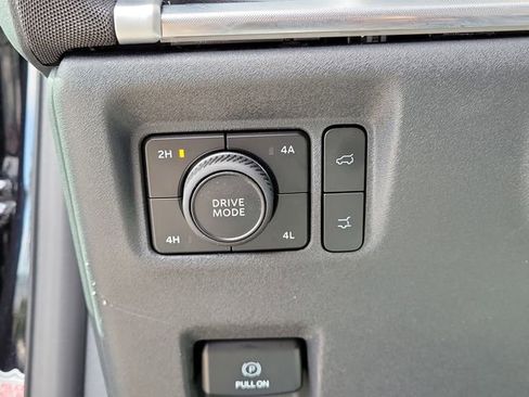 Used 2025 Ford Expedition Platinum AWD/4WD image 9