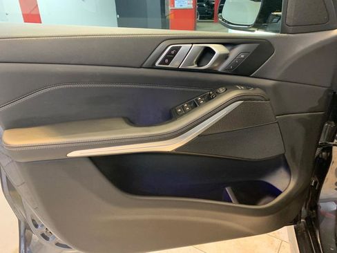 Used 2022 BMW X5 xDrive40i w/ M Sport Package image 12