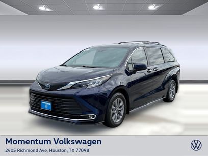 Used 2022 Toyota Sienna XLE