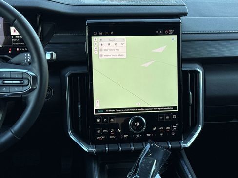 Used 2025 GMC Acadia Elevation image 29