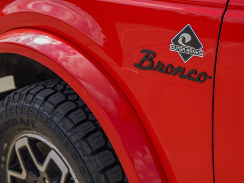 Used 2022 Ford Bronco Outer Banks image 4