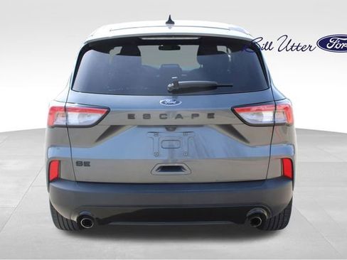 Used 2022 Ford Escape SE w/ SE Sport Appearance Package image 6