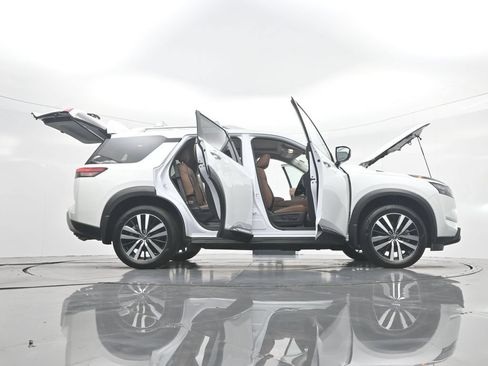 Used 2025 Nissan Pathfinder Platinum FWD image 53
