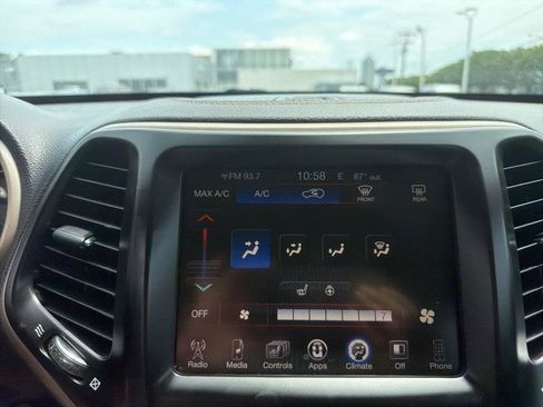 Used 2016 Jeep Cherokee Latitude w/ Safety/Convenience Group AWD/4WD image 28