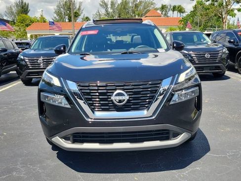Used 2023 Nissan Rogue SV w/ SV Premium B Package FWD image 2