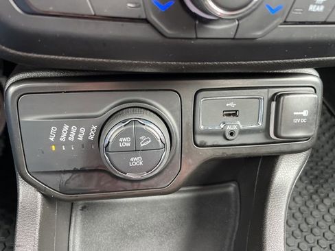 Used 2022 Jeep Renegade Trailhawk w/ Trailer Tow Group image 24