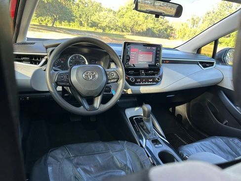 Used 2020 Toyota Corolla LE FWD image 12