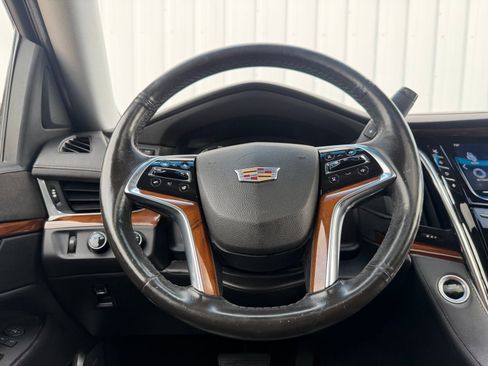 Used 2016 Cadillac Escalade Premium AWD/4WD image 13