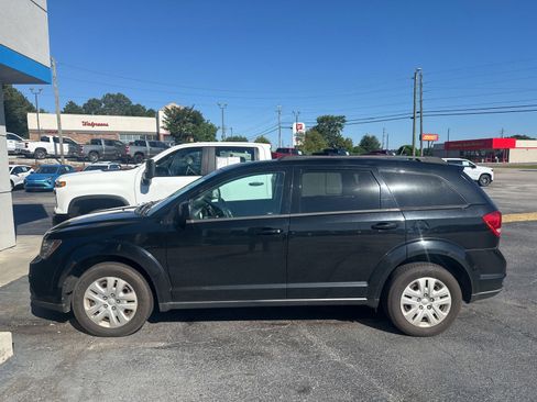 Used 2018 Dodge Journey SXT w/ Connectivity Group FWD image 2