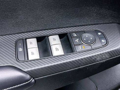 New 2025 Mitsubishi Outlander SE image 8