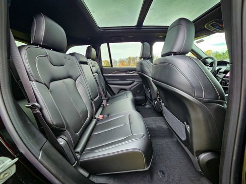 New 2025 Jeep Grand Cherokee Limited image 42