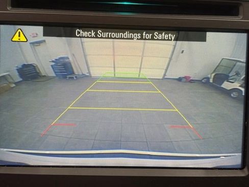 Used 2016 Chevrolet Traverse LT image 22