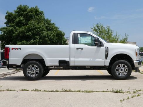 New 2025 Ford F350 XLT w/ FX4 Off-Road Package image 2