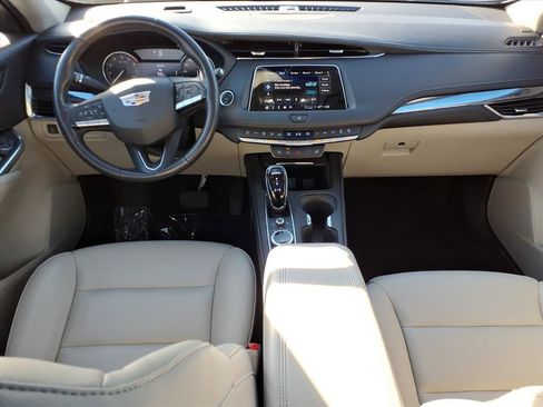 Certified 2023 Cadillac XT4 Luxury w/ Cold Weather Package image 19