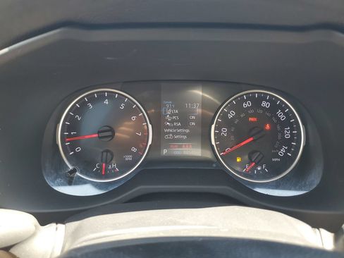 Used 2019 Toyota RAV4 LE FWD image 21